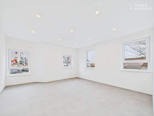 Wohnzimmer EG - Wohnungspaket aus zwei kernsanierten 4-Zi-Wohnungen inklusive 8 Stellplätze in Mötzingen!