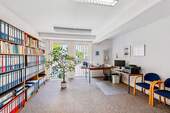 Büro-/Praxisraum mit Blick zur Straße - Büro mit 264,00 m&sup2; in Saarlouis zum Kaufen