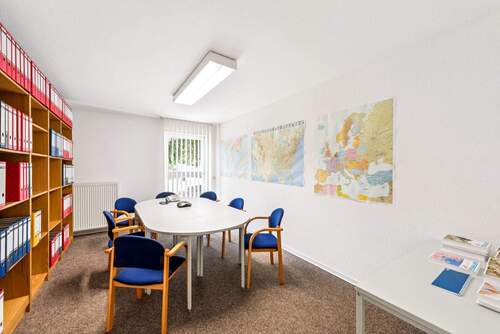 Büro-/Praxisraum mit Blick in den Garten - 