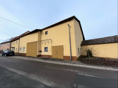 Wohnhaus mit Scheune und Werkstatt - 4 Zimmer Bauernhaus, Landhaus zum Kaufen in Leutershausen