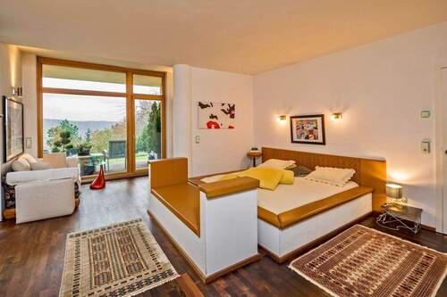 großes Schlafzimmer (mit sehr großer Ankleide) - 