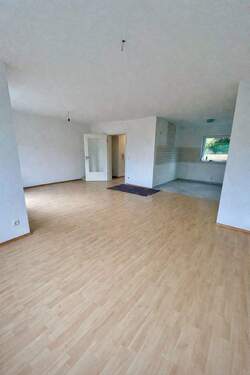 Wohnzimmer m. Küchenbereich - helle großzügige Doppelhaushälfte in Ortsrandlage von Oberseelbach *von privat*