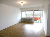 Titelbild - EXKLUSIV ERDGESCHOSS 3-ZIMMER KFF WANNENBAD G-WC PARKETT BALKON TIEFGARAGE IN HOLZHEIM VERMIETET