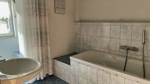 EG - Bad mit Dusche - 