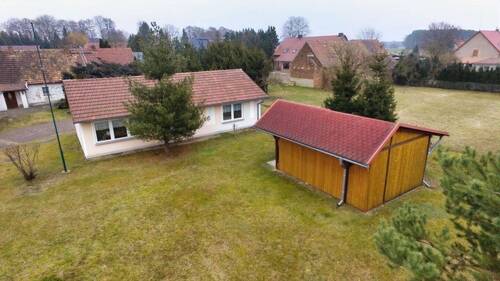 Luftaufnahme Garage / Carport - Einfamilienhaus mit 110,00 m² in Hähnichen zum Kaufen