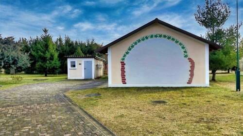 Einfahrt, Garage und Werkstatt - 