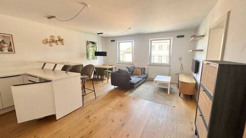 Wohnbereich m. offener Küche.jpg - Johannis ! Moderne, helle, möblierte 2-ZW mit 50 m², Balkon, EBK, 4.OG mit Aufzug