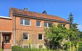 Hausansicht - Sanierte 2-Zimmer-Wohnung im Hochparterre, zentrale Lage