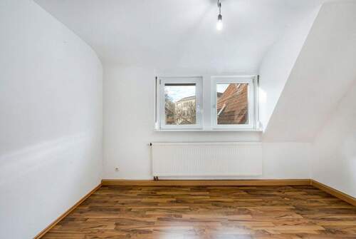 Wohnen - +++ modernisiert & gemütlich im DG (2.OG) - ruhige & wassernahe Lage - Tageslicht-Bad - Laminat - inklusvie EBK +++