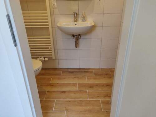 Erdgeschosswohnung - Einfamilienhaus mit 97,00 m&sup2; in Zetel-Neuenburg zum Kaufen