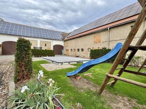 Spielturm_Pool_Innenhof - 