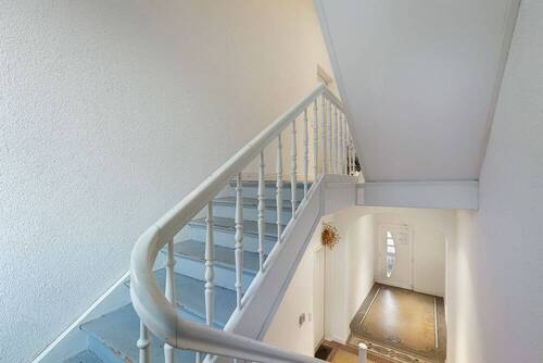 Treppenhaus - Mehrfamilienhaus, Wohnhaus mit 237,00 m&sup2; in Siegburg zum Kaufen