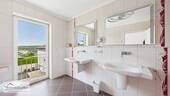 OG - Bad mit Zugang zum Balkon - 