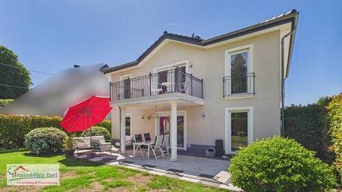 Rückansicht mit Terrasse - 