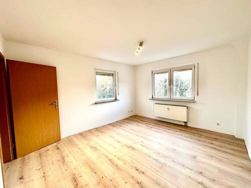 Wohnzimmer - 2 Zimmer Etagenwohnung zur Miete in Rednitzhembach