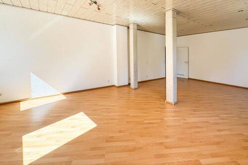 Wohnzimmer - 4 Zimmer Einfamilienhaus zum Kaufen in Fürth