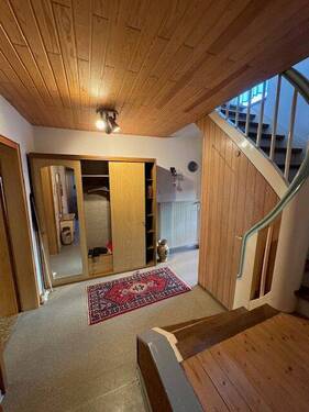 14 Diele mit Treppenhaus - 