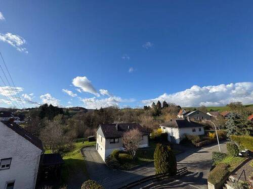 27 Blick vom Balkon zur Straßenseite - 