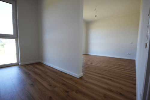 Blick ins Schlafzimmer mit Ankleide - 