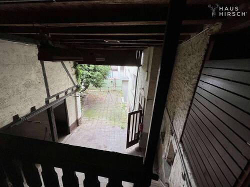 Sicht vom Anbau auf Hof - 