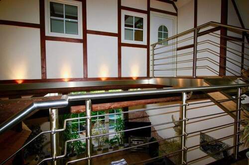 spektakulär - Blick zu dem Büro/Gästehaus im Haus - 