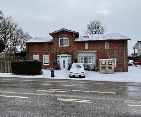 Aussenansicht vorne - Historisches Ambiente in moderner Vollendung - Ihr Einfamilienhaus in Heide-Süderholm!!!