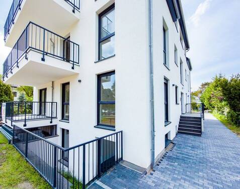 Haus Seite schräg - 3 Zimmer Etagenwohnung in Berlin
