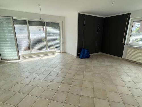 Wohn-/Esszimmer - 