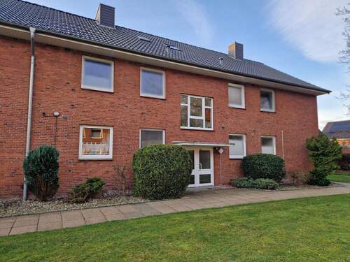 Vorgarten und Eingangsbereich - Etagenwohnung mit 53,00 m&sup2; in Husum zum Kaufen