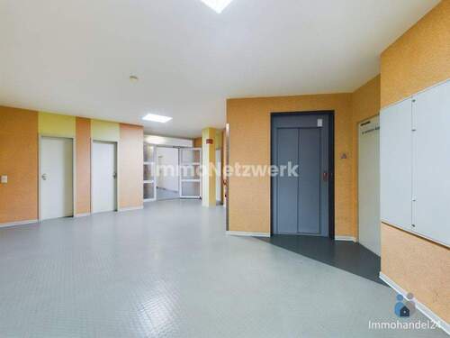 Flur 2 Etage mit Aufzug - 1 Zimmer Etagenwohnung in Aachen