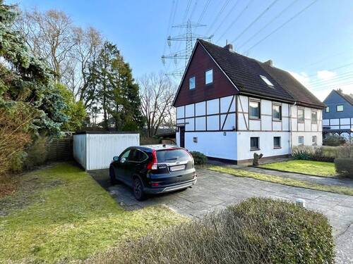 Vorgarten mit Auffahrt und Garage - Doppelhaushälfte mit 64,80 m&sup2; in Hamburg / Neuland zum Kaufen