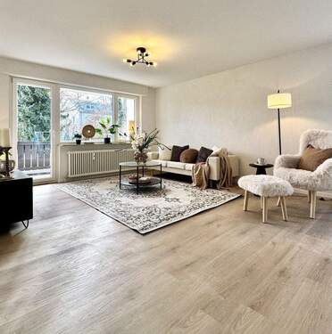 Wohnzimmer - 4 Zimmer Etagenwohnung zum Kaufen in Sindelfingen