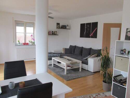 Ihr neues Zuhause? - RARITÄT! Wohlfühlwohnung für AUTOLIEBHABER - bis zu 4 TG-Plätze!