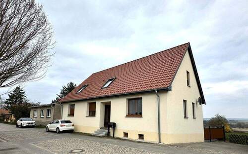 Straßenansicht - Familienidyllisch hoch auf dem Schloßberg Lebus wohnen - TRAUMWOHNUNG in TRAUMLAGE mit TRAUMBLICK ...