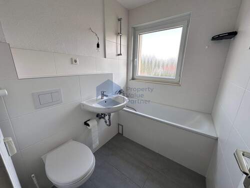 Badezimmer - Etagenwohnung mit 62,00 m&sup2; in Bergen zur Miete