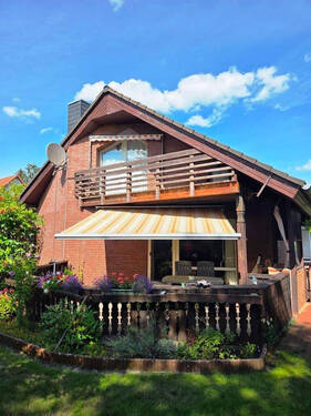 Blick auf die Terrasse vor dem Wohnzimmer - 4 Zimmer Einfamilienhaus zum Kaufen in Gifhorn