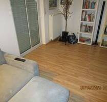 TOP - Lage in Nürnberg - Erlenstegen! 3 Zi. Whg. mit EBK, Terrasse u. privatem Gartenanteil. Tiefgaragenstellplatz auf Wunsch vorhanden.