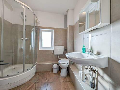 Badezimmer Obergeschoss Treppenhaus - 