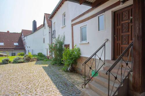 Hof - 8 Zimmer Einfamilienhaus in Langgöns