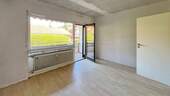 Schlafzimmer mit Zugang zum überdachten Nord-West-Balkon - 