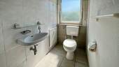 Gäste-WC mit Tageslicht - 
