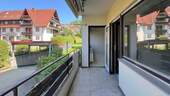Der Nord-West-Balkon lädt zu entspannten Stunden ein und bietet stimmungsvolle Sonnenuntergänge - Etagenwohnung mit 89,50 m² in Lenzkirch zum Kaufen