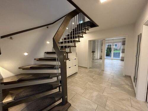 Eingangsbereich (3) - 4 Zimmer Mehrfamilienhaus, Wohnhaus zur Miete in Preetz