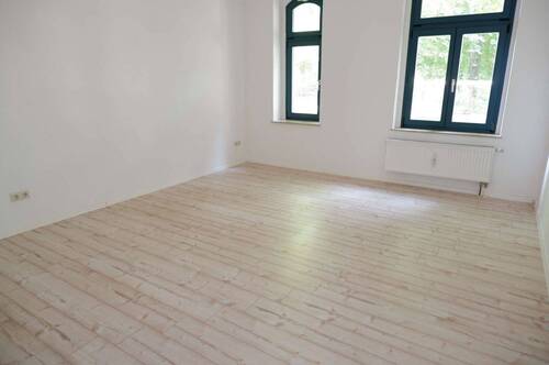 Wohnzimmer - WG-geeignet - modernes Laminat - Bad mit Dusche - frei ab 1.11.25