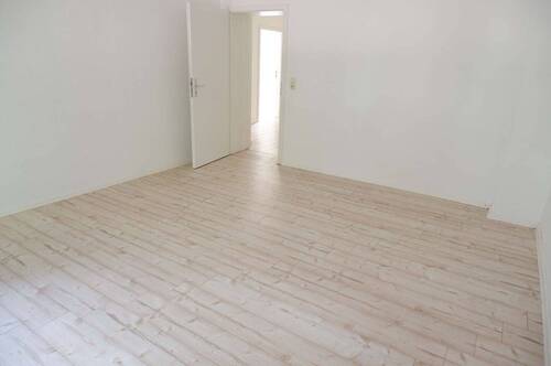 Wohnzimmer - 3 Zimmer Etagenwohnung in Chemnitz