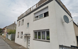 Fassade - 4-Raumwohnung, 2 Stellplätze - dein neues Zuhause!