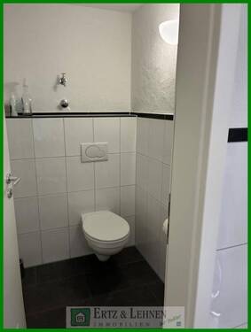 Büro WC und Handwaschbecken - 