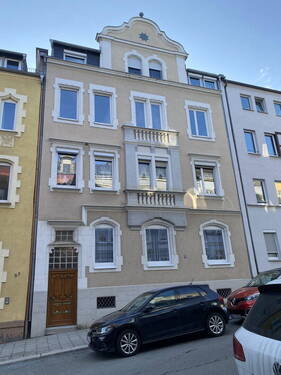 Hausansicht - Lichtdurchflutete 4-Raumwohnung