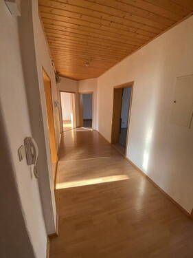 Flur - 4 Zimmer Etagenwohnung zur Miete in Hof