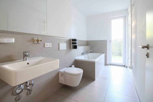 Tageslicthbadezimmer mit Wanne - 